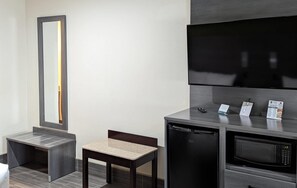 Desk, blackout curtains, iron/ironing board, free WiFi - Quality Inn Brownsville (Brownsville)