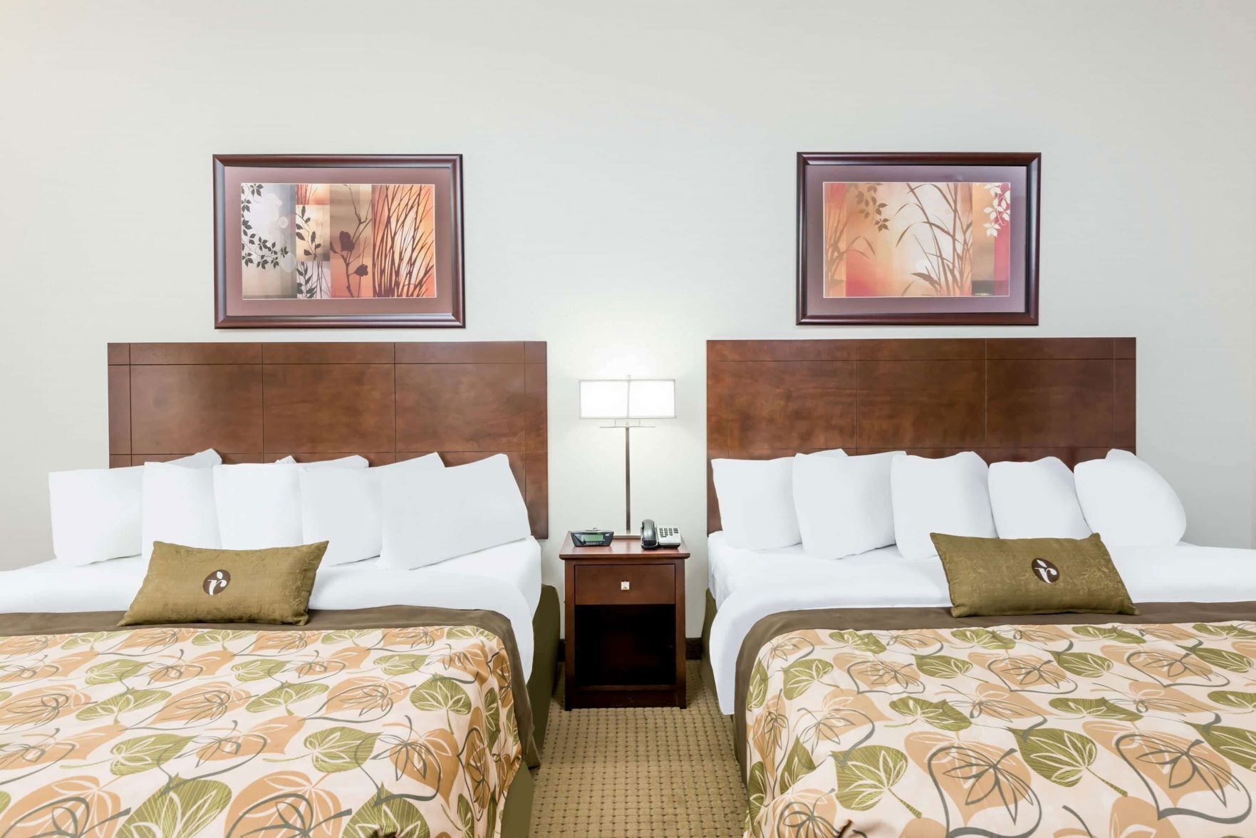 Ropa de cama de alta calidad y escritorio 