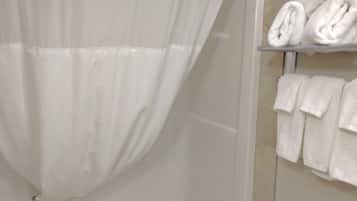 Combined shower/bathtub, free toiletries, hair dryer, towels