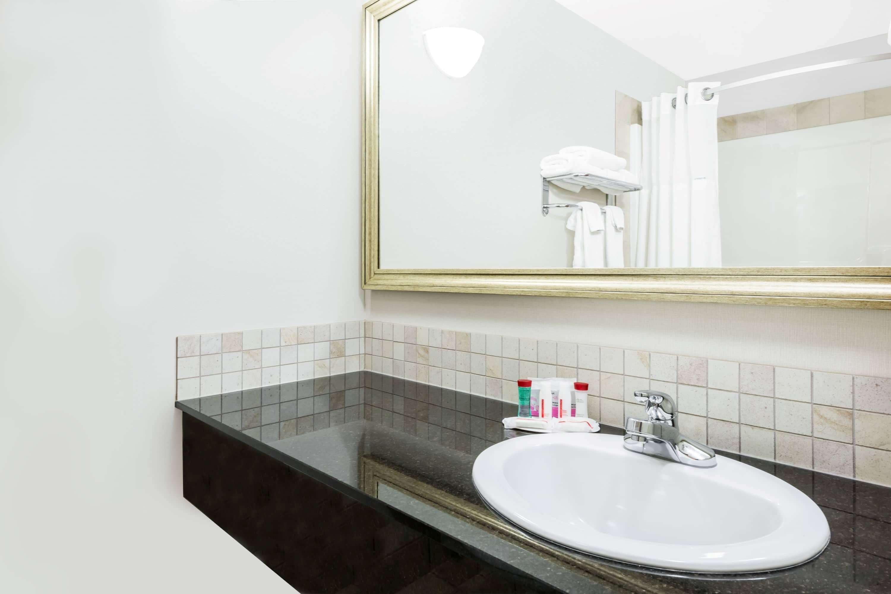 combined shower/bathtub, free toiletries, hair dryer, towels