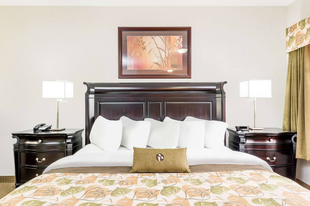 Ropa de cama de alta calidad y escritorio