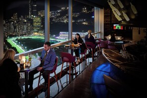 Bar sur le toit, vue sur la piscine, ouvert tous les jours