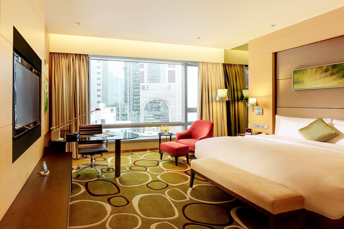 Standard Room, 1 King Bed | Premium bedding, down duvets, free minibar items, in-room safe
