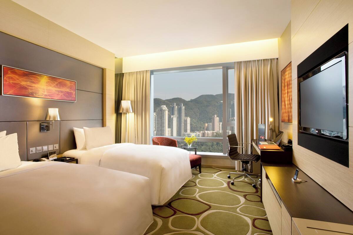 Premium bedding, down duvets, free minibar items, in-room safe
