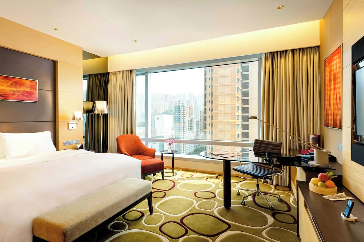 Premium bedding, down duvets, free minibar items, in-room safe