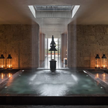 Couples treatment rooms, hot tub, steam room, body treatments