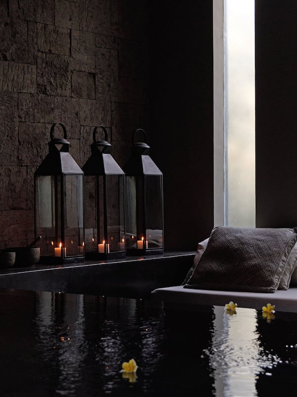 Couples treatment rooms, hot tub, steam room, body treatments