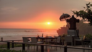 3 restaurantes; se sirven desayunos 