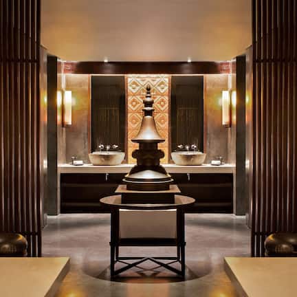 Couples treatment rooms, hot tub, steam room, body treatments