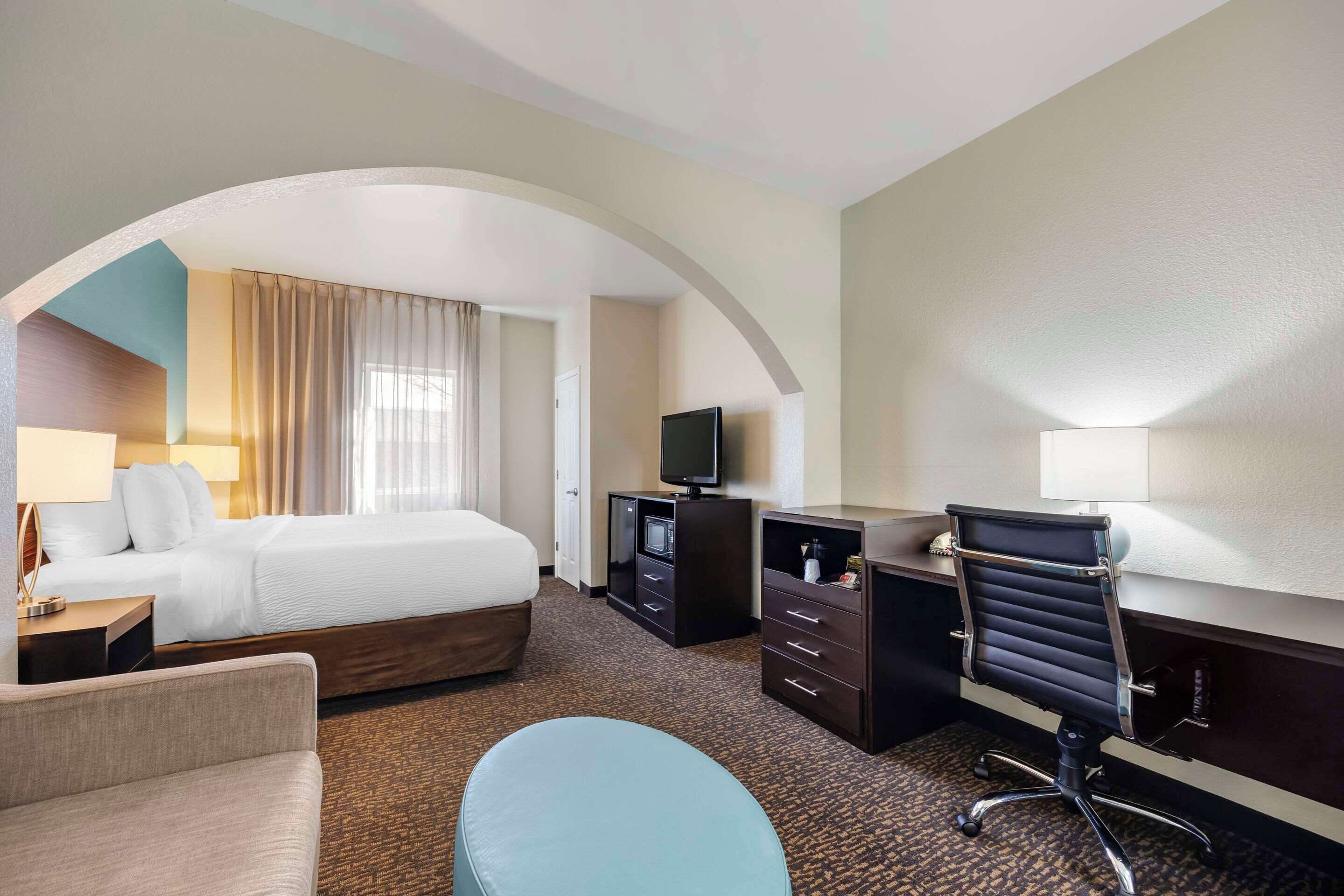 suite, 1 king bed, non smoking | premium bedding, pillow-top beds, desk, iron/ironing board