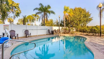 Piscina externa sazonal