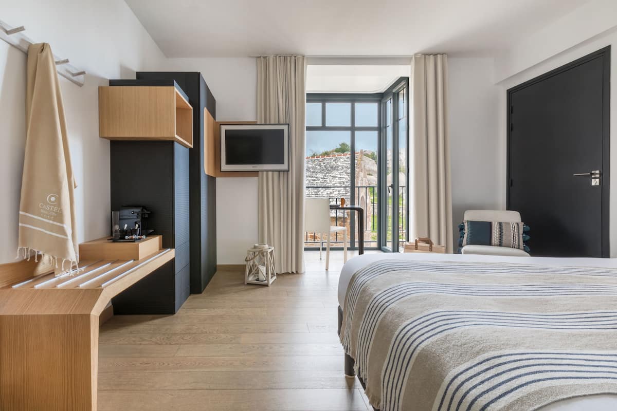 Premium Room, Corner | 1 bedroom, premium bedding, in-room safe, individually decorated