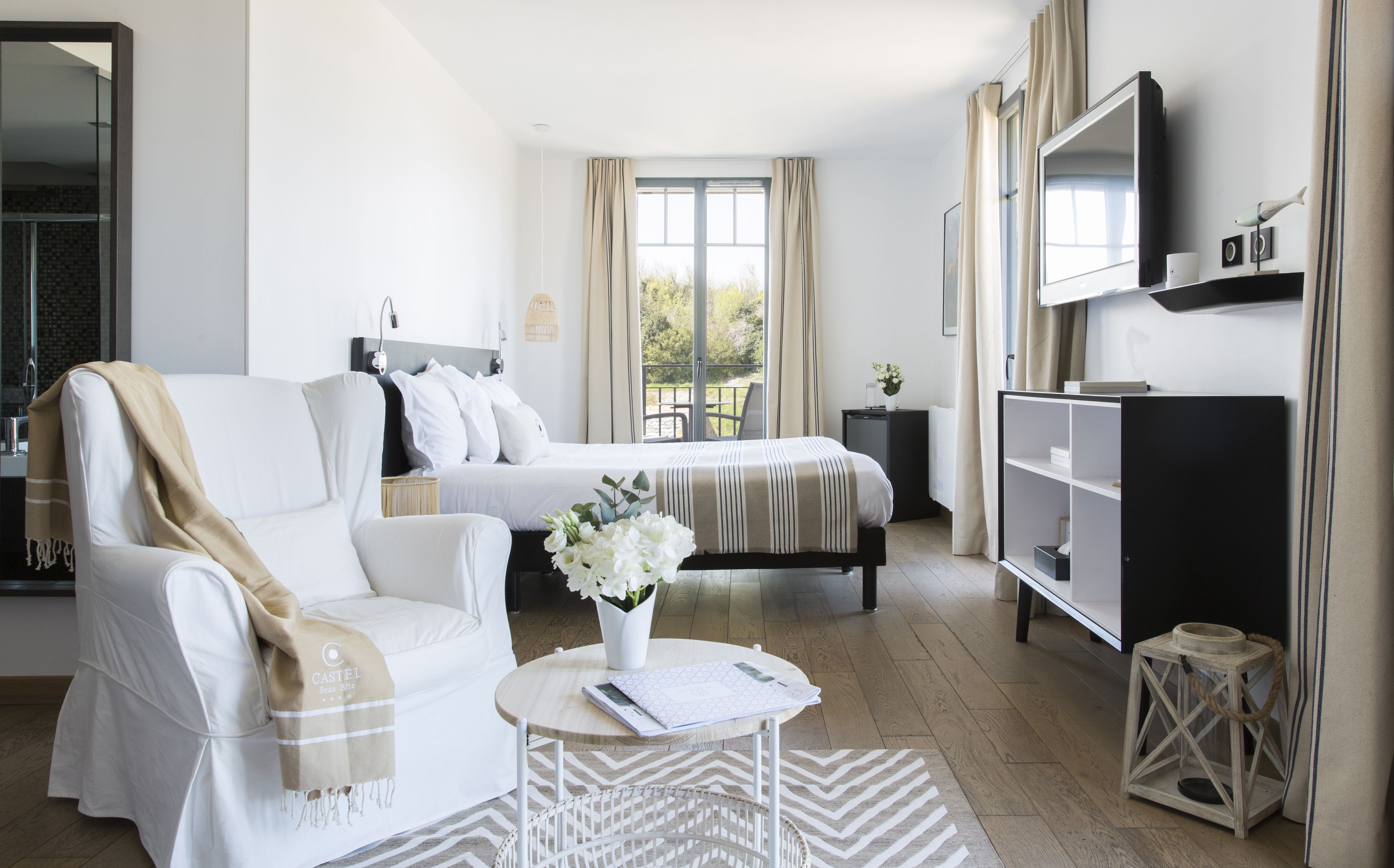 suite, balcony, sea view | premium bedding, in-room safe, individually decorated, desk