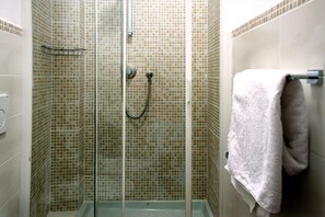 Shower, free toiletries, hair dryer, bidet - Rollando Affittacamere (Vernazza)
