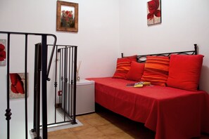 Double Room, Balcony, City View | Down duvets, in-room safe, desk, free WiFi - Rollando Affittacamere (Vernazza)