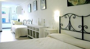 Double Room | Down comforters, in-room safe, desk, free WiFi - Rollando Affittacamere (Vernazza)