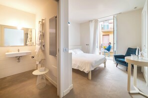 商務雙人房單人入住, 陽台 | 羽絨被、迷你吧、客房內保險箱、獨特裝潢