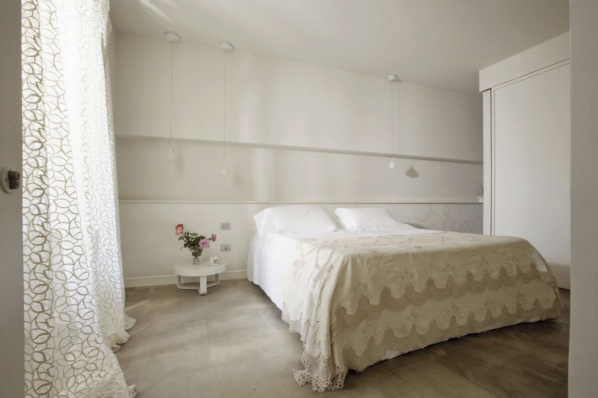 Down comforters, minibar, in-room safe, desk