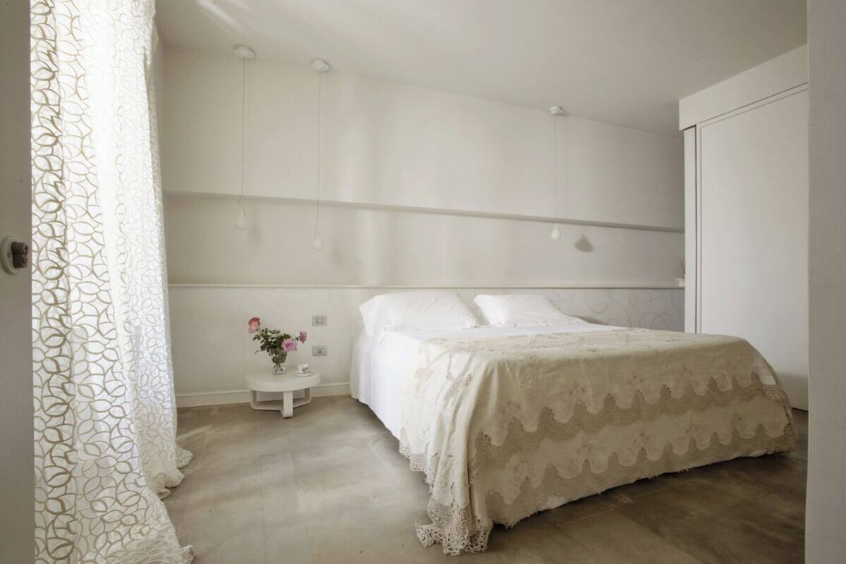 Down comforters, minibar, in-room safe, desk