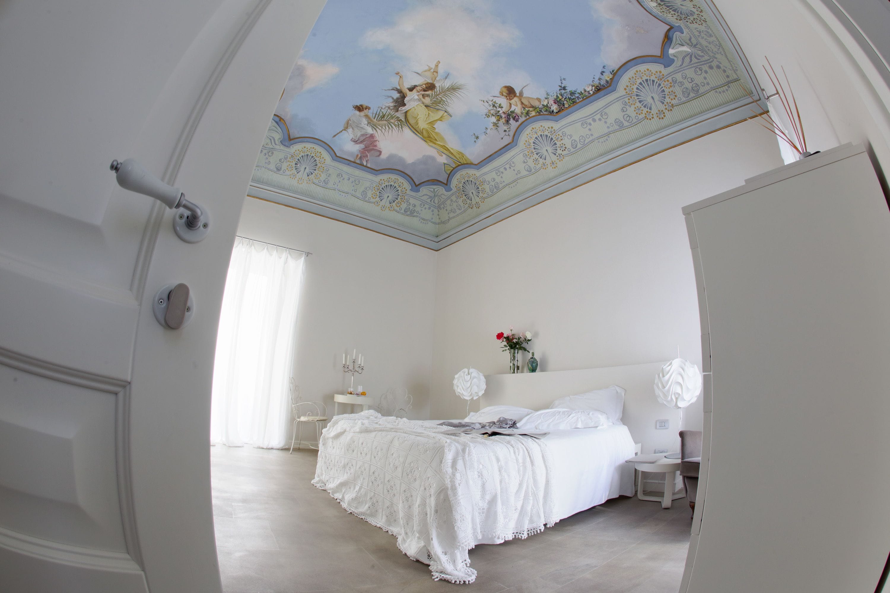 Suite Junior, balcone | Copriletto in piuma, minibar, una cassaforte in camera