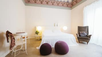 Suite Junior, terrazzo | Copriletto in piuma, minibar, una cassaforte in camera