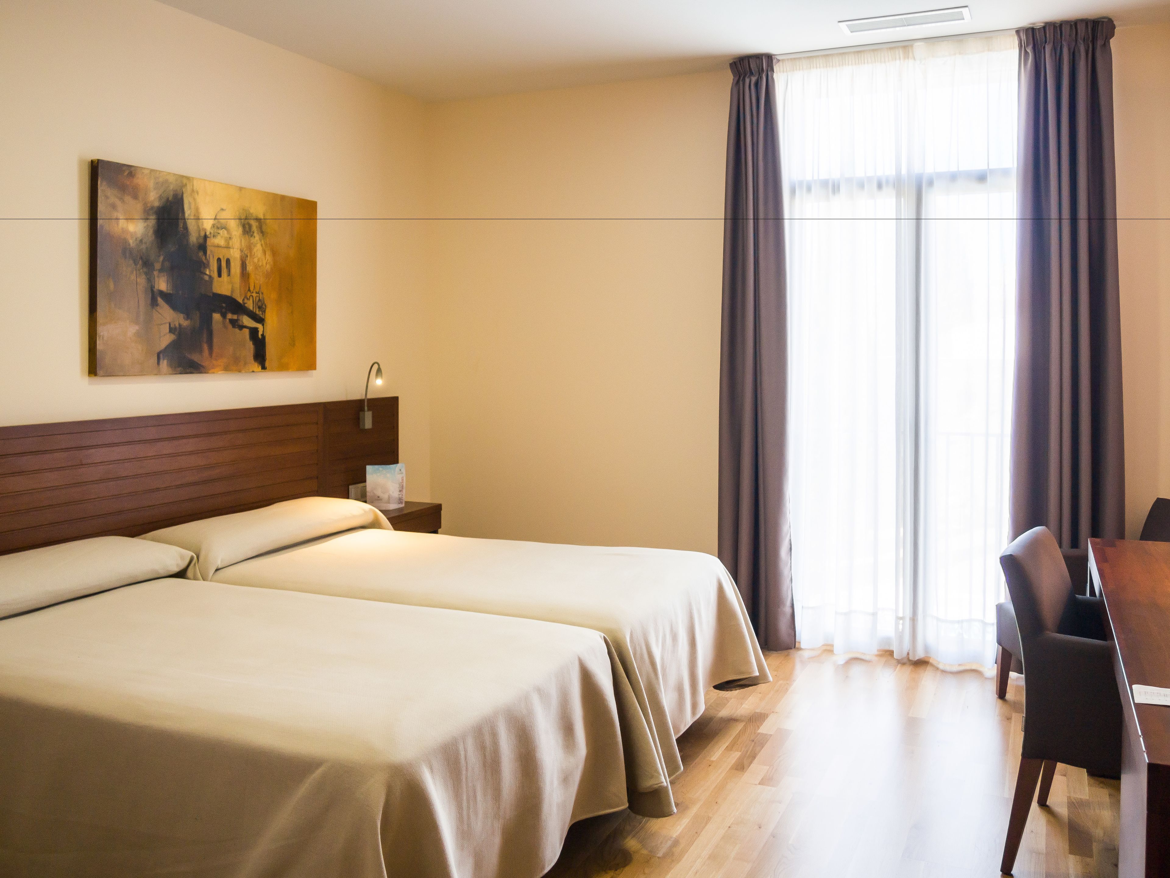 minibar, in-room safe, desk, free wifi