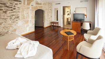 Habitació doble o amb dos llits individuals | Minibar, caixa forta a l'habitació, escriptori i wifi gratuïta