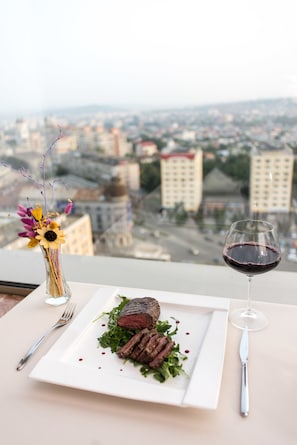 2 restaurants; dinner served  - Unirea Hotel & Spa (Iasi)