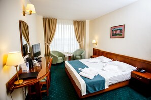 Camera Business | Minibar, una cassaforte in camera, una scrivania, insonorizzazione