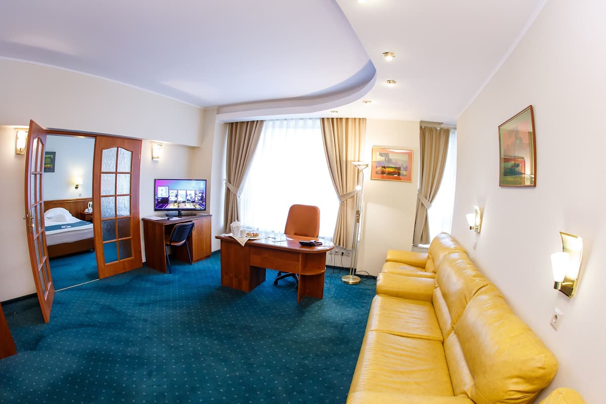 apartment | minibar, in-room safe, desk, soundproofing