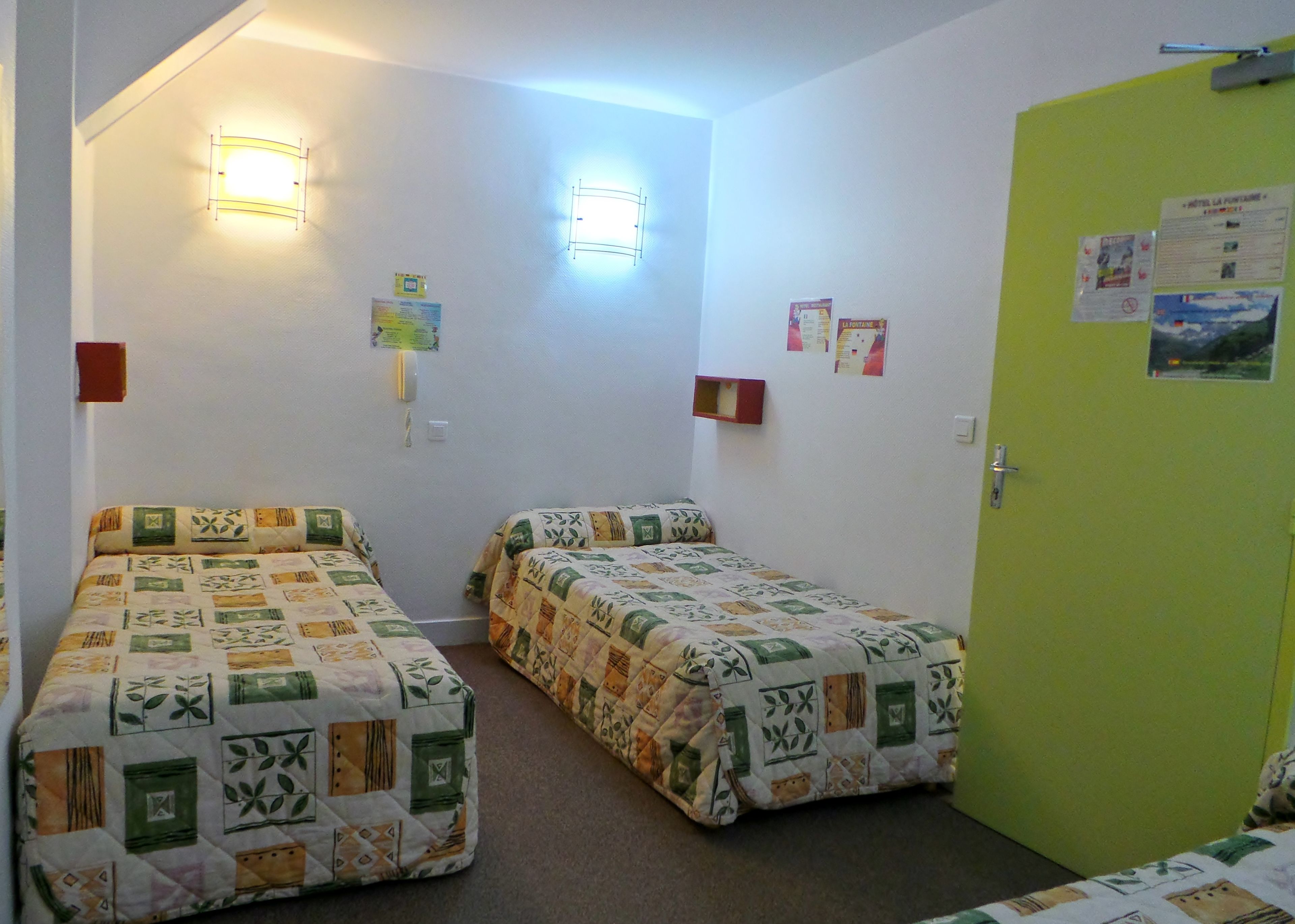 quadruple room | desk, free cots/infant beds, free wifi