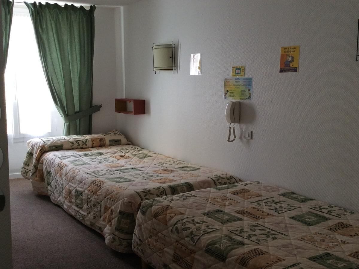 standard twin room | desk, free cots/infant beds, free wifi