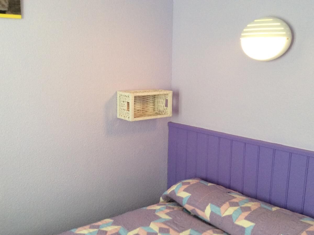 desk, free cots/infant beds, free wifi