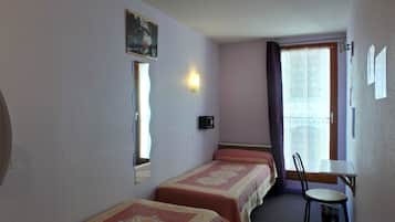 Standard Double Room | Desk, free cribs/infant beds, free WiFi