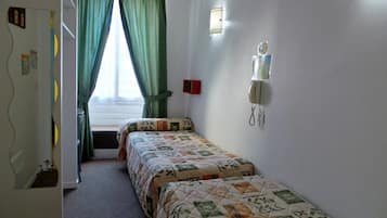 Tomannsrom – standard | Skrivebord, barnesenger (inkludert) og wi-fi (inkludert)