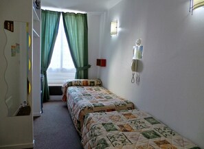 Escritorio, cunas gratuitas y wifi gratis 