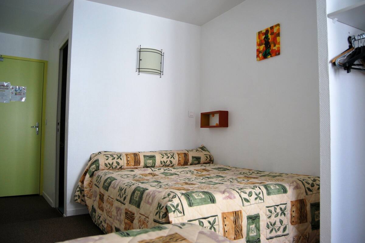 Quadruple Room | Desk, cribs (free), WiFi (free)