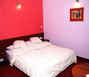 In-room safe, desk, iron/ironing board, WiFi - Hotel Spa Kameleon (Zory)