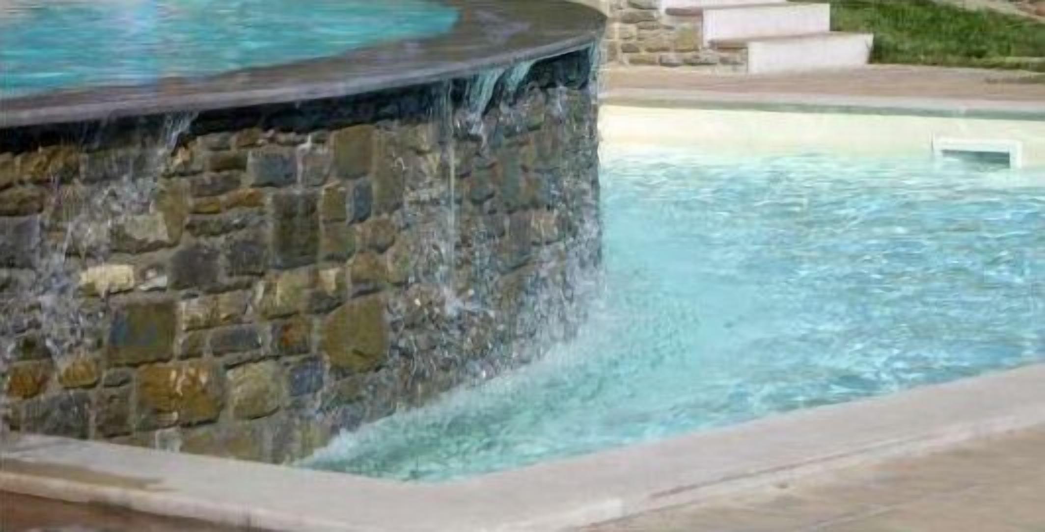 outdoor pool, open 8:30 am to 6:00 pm, pool umbrellas, pool loungers