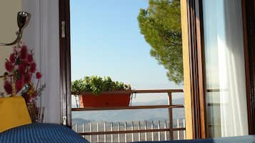 Minibar, free WiFi