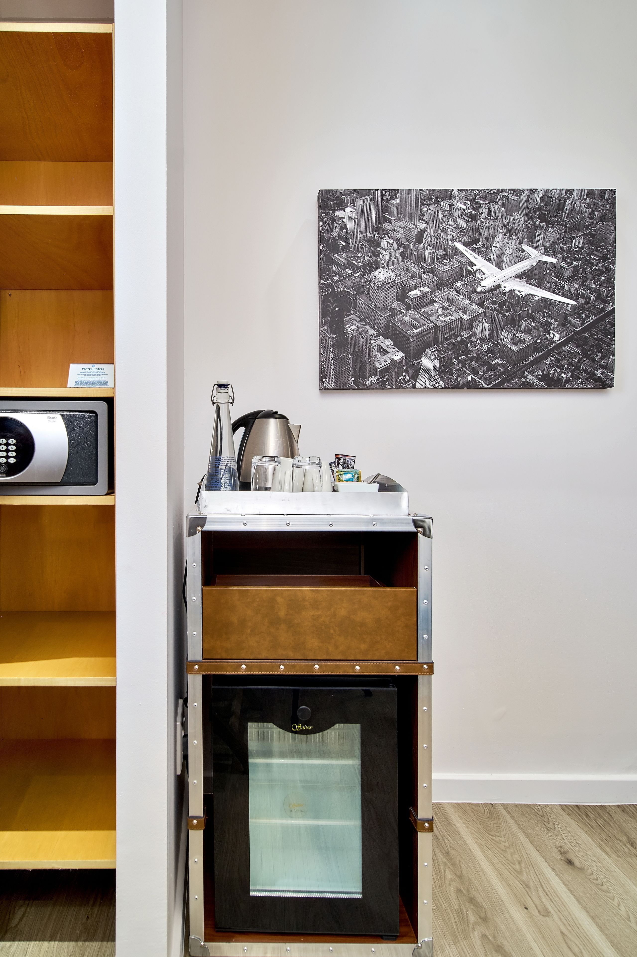 1 bedroom, hypo-allergenic bedding, down duvets, tempur-pedic beds