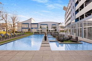 Outdoor pool, pool umbrellas, sun loungers
