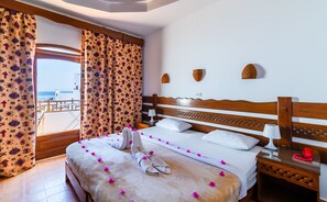 Sábanas de algodón egipcio y minibar 