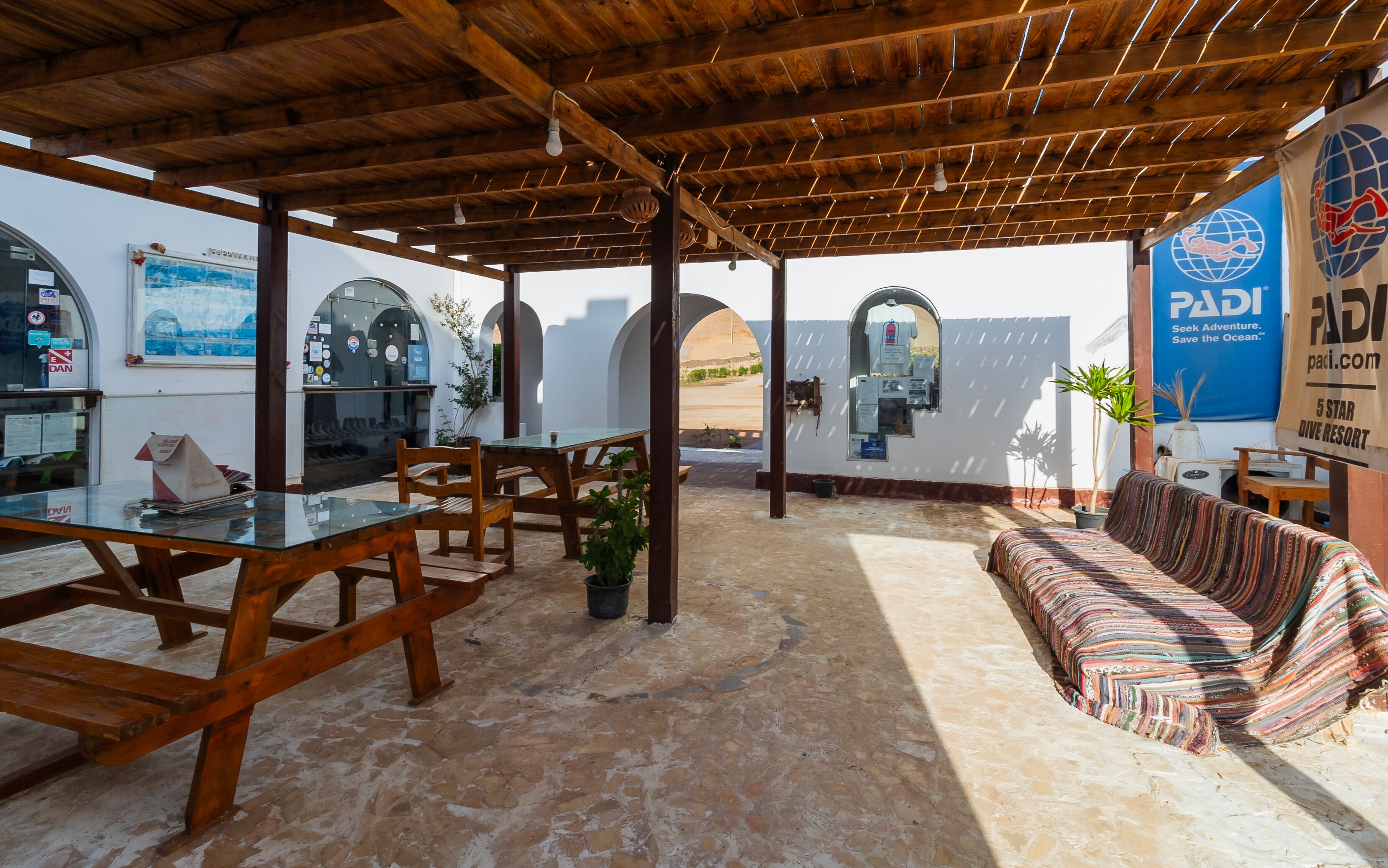 2 outdoor pools, pool umbrellas