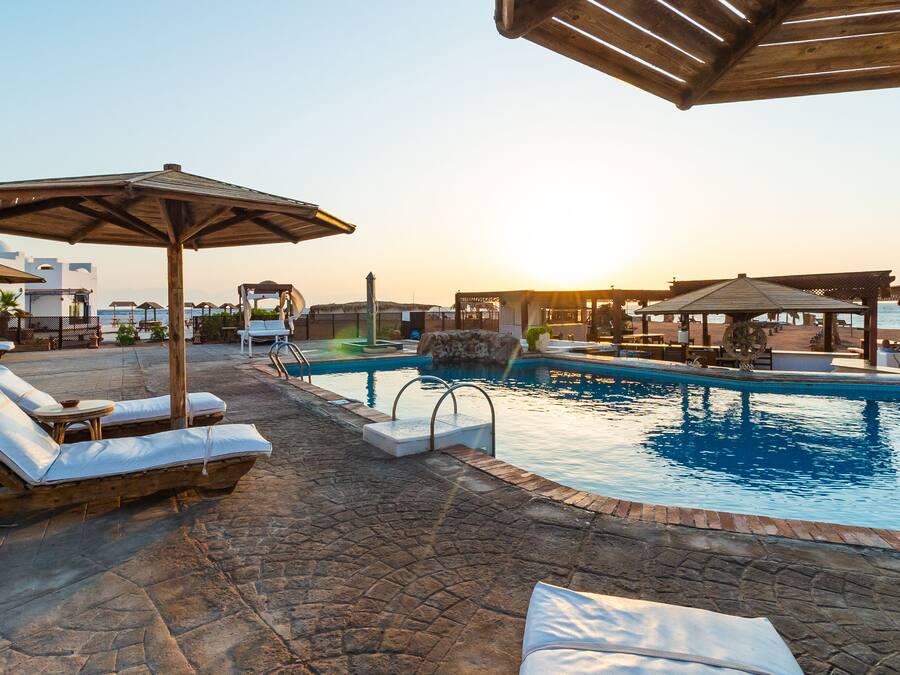 2 outdoor pools, pool umbrellas