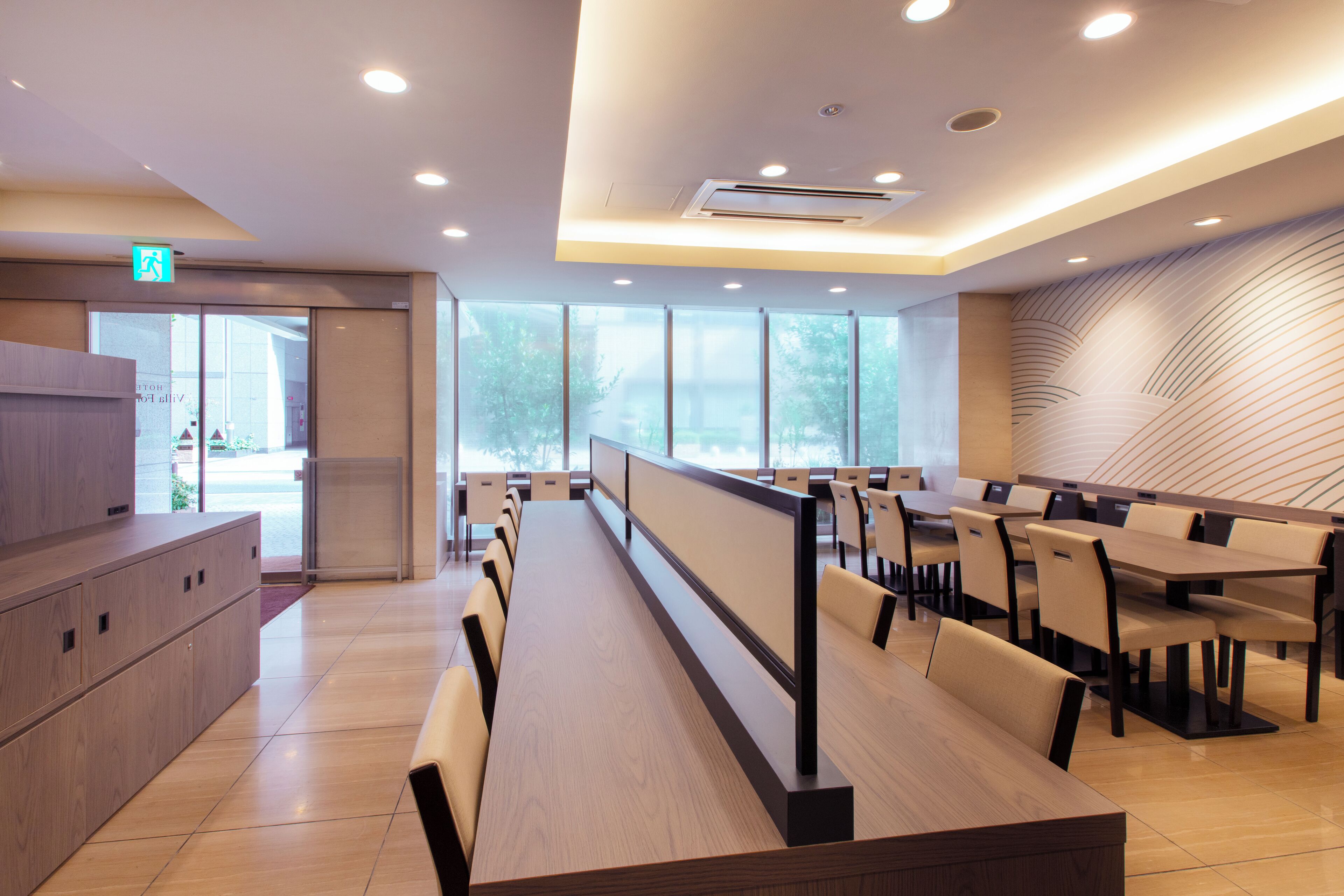 Daily buffet breakfast (JPY 1540 per person)