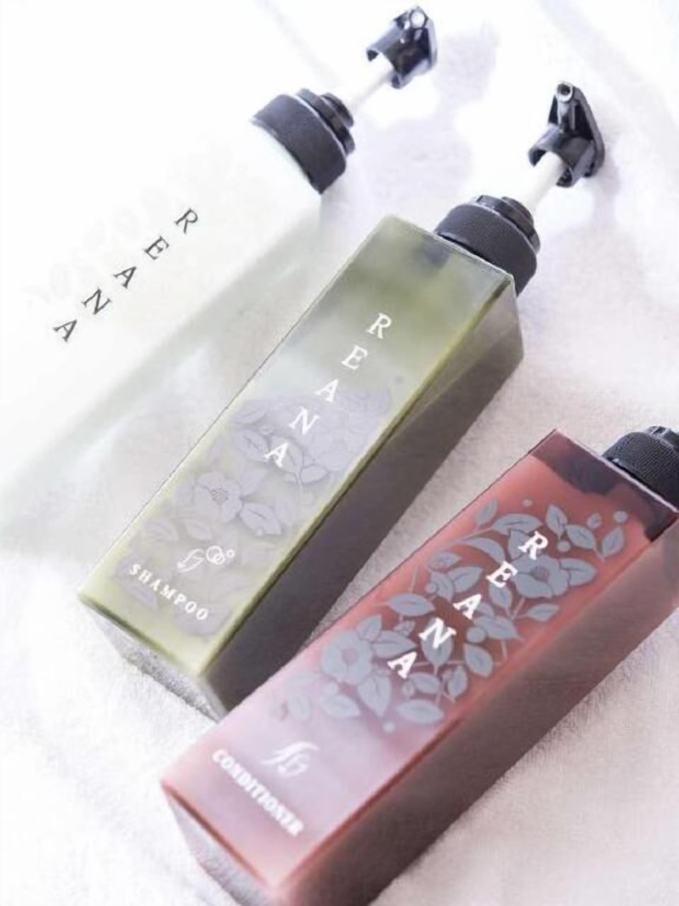 Amenidades de baño | Tina con regadera, tina profunda, amenidades de baño gratuitas 