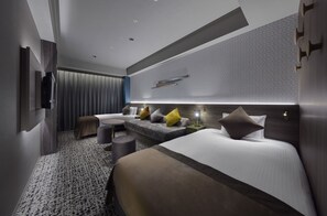 In-room safe, blackout drapes, iron/ironing board, bed sheets - Hotel Villa Fontaine Grand Tokyo - Roppongi (Tokyo)