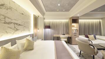 Deluxe King Room (40sqm) ,Non-smoking | 1 bedroom, in-room safe, blackout curtains, iron/ironing board