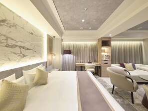 Deluxe King Room (40sqm) separate bath and toilet - Non-Smoking | In-room safe, blackout drapes, iron/ironing board, bed sheets - Hotel Villa Fontaine Grand Tokyo - Roppongi (Tokyo)